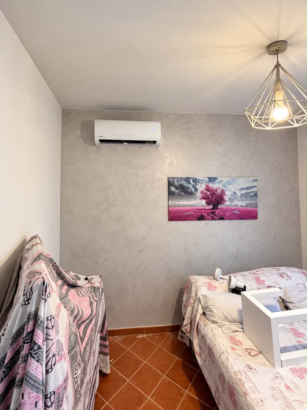 Split a parete installato in camera da letto